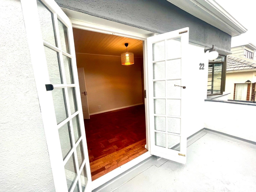 2 Bedroom Property for Sale in Vredehoek Western Cape